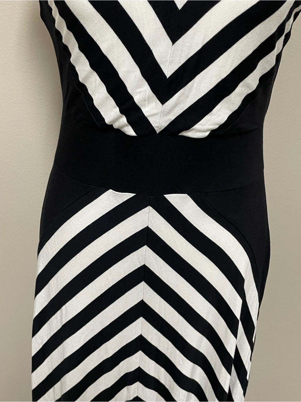 Calvin Klein Black and White Chevron Stripe Maxi Dress Size 4 - Picture 4 of 16